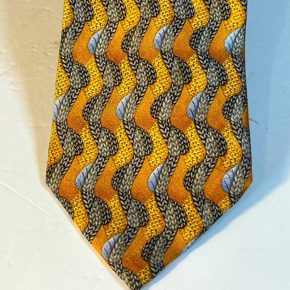 Ermenegildo Zegna Yellow and Gray Silk Tie with Wavy Pattern